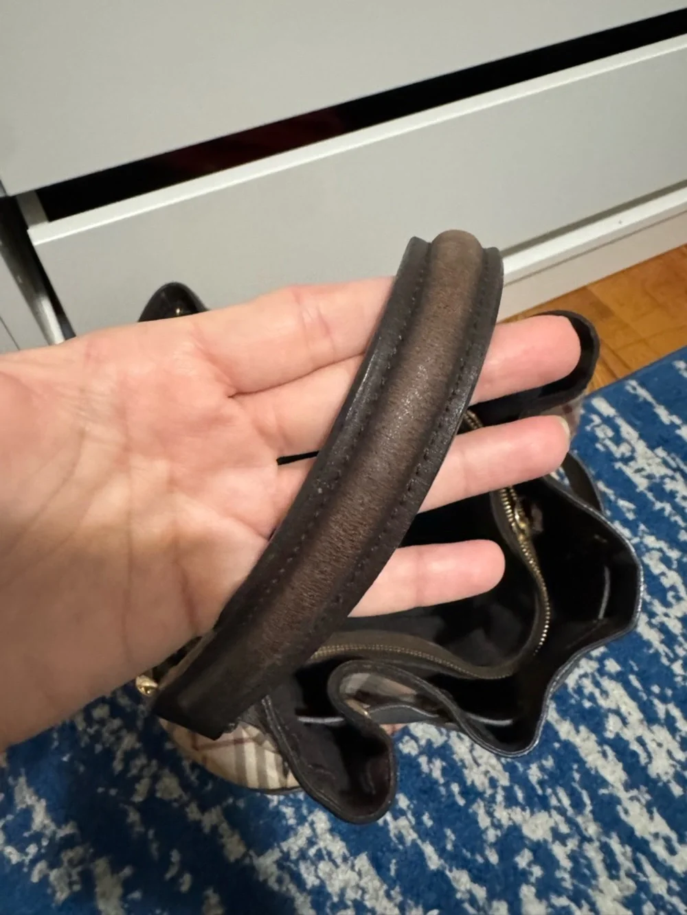 Burberry Beige Plaid Shoulder Bag with Dark Trim - Picture 7 of 11